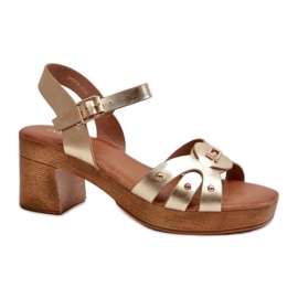 Step in style Sandály Model Assames 24SD98-6758 Gold - Krok ve velkém stylu žluť