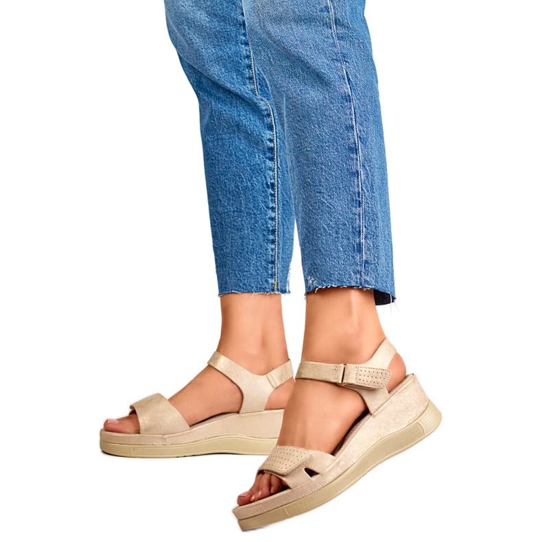 Dámské sandály na klínu YQ-125GO, béžové béžový