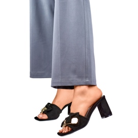 Sandálové žabky Model 8734B Black černý