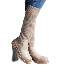 Béžové nazouváky s pružným svrškem na masivní podrážce Elthea béžový