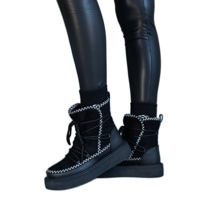 Černé sněhule na platformě s tkaničkami zdobené výšivkou Mckenzie černá Černé sněhule na platformě s tkaničkami zdobené výšivkou Mckenzie černá