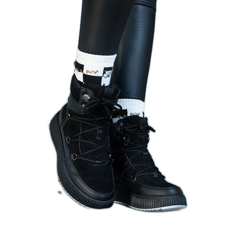 Černé kotníkové boty Rosemarie se silnou podrážkou černá