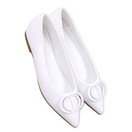 Bílé balerínky s mandlovými prsty bílý Bílé balerínky s mandlovými prsty bílý