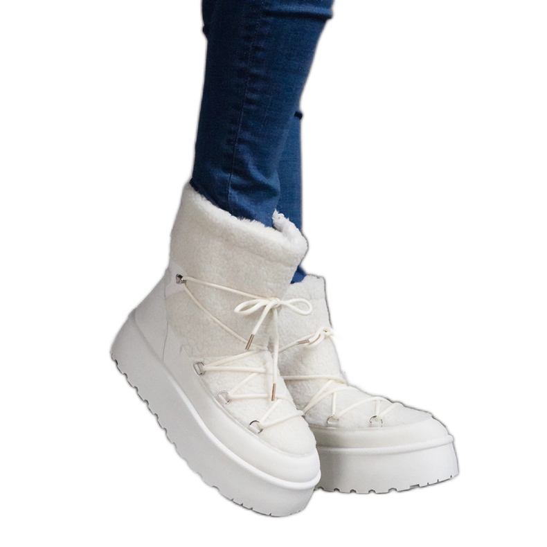 Bílé dámské sněhule na platformě, zateplené kožíškem bílý