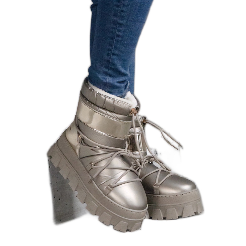 Zlaté sněhule na platformě s patentovými vsadkami zlatý