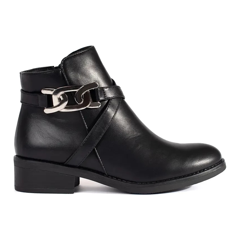 Černé chelsea s plochým podpatkem a ozdobným páskem černá