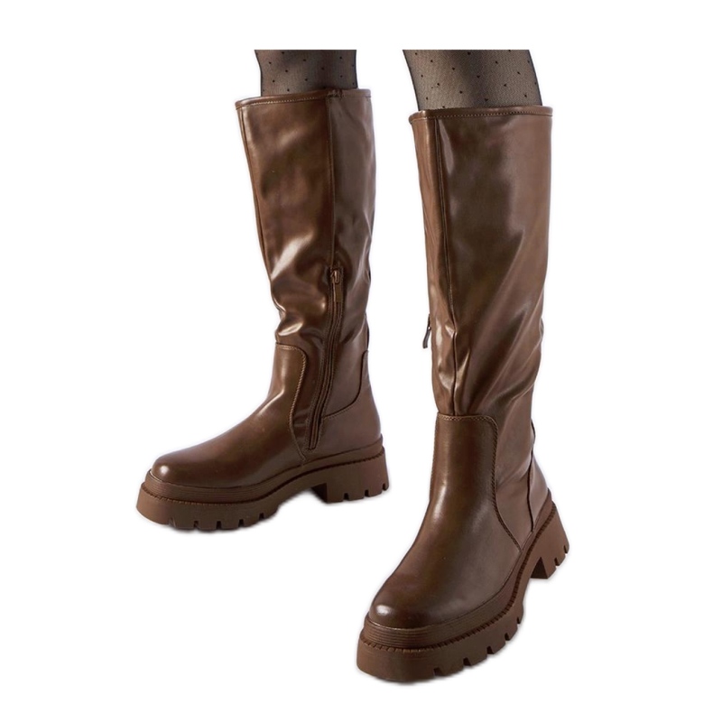 Hnědé ploché klasické kozačky značky Christien - Solea hnědý