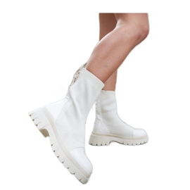 Béžové lakované kotníkové boty značky Albertina - Solea béžový