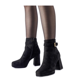 Černé zateplené klasické kotníkové boty ze semiše Caio - Solea černá