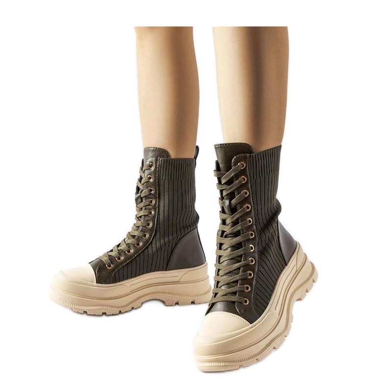 Tmavě zelené kotníkové boty se světlou silnou podrážkou Vitto - Solea zelená