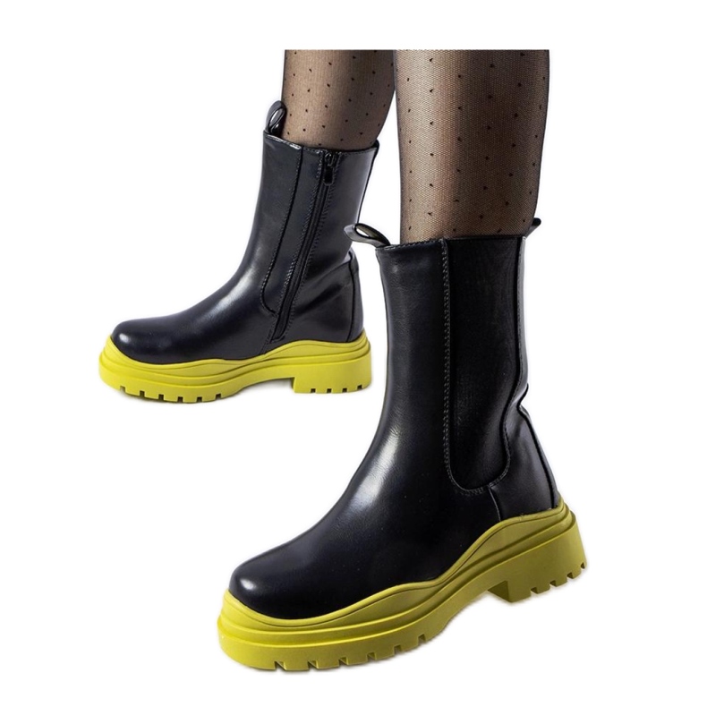 Černé kotníkové boty s barevnou podrážkou značky Delebio - Solea černá Černé kotníkové boty s barevnou podrážkou značky Delebio - Solea černá