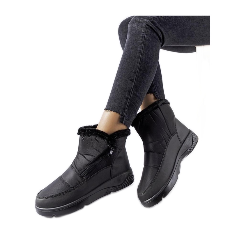 Černé zateplené sněhule se zipem černá