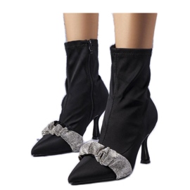 Černé kotníkové boty zdobené zirkony černá