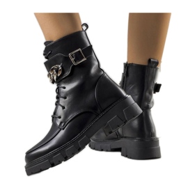 Černé, zateplené turistické boty černý