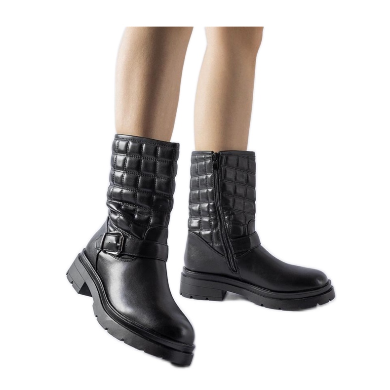 Černé kotníkové boty s prošívaným svrškem černá Černé kotníkové boty s prošívaným svrškem černá