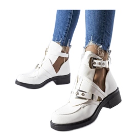 Bílé kotníkové boty s výřezy bílý