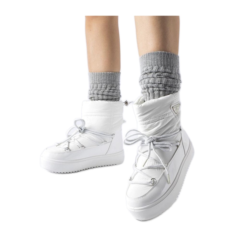 Bílé zateplené sněhule s gumičkou bílý