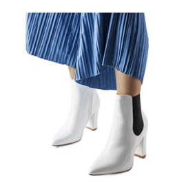 Bílé lakované kotníkové boty na zip bílý Bílé lakované kotníkové boty na zip bílý