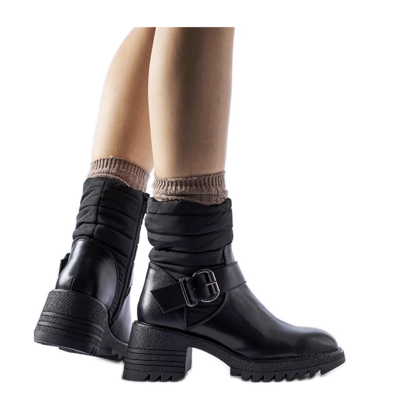 Černé teplé kozačky s masivní podrážkou černá Černé teplé kozačky s masivní podrážkou černá