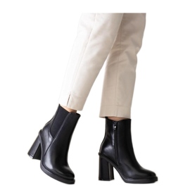 Černé kotníkové boty na vysokém podpatku z eko kůže Almase - Solea černá