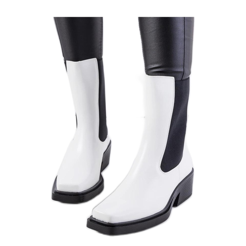 Bílé kotníkové boty značky Maret - Solea bílý