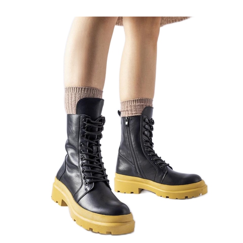 Černé tenisky se žlutou podrážkou Quennie - Solea černá