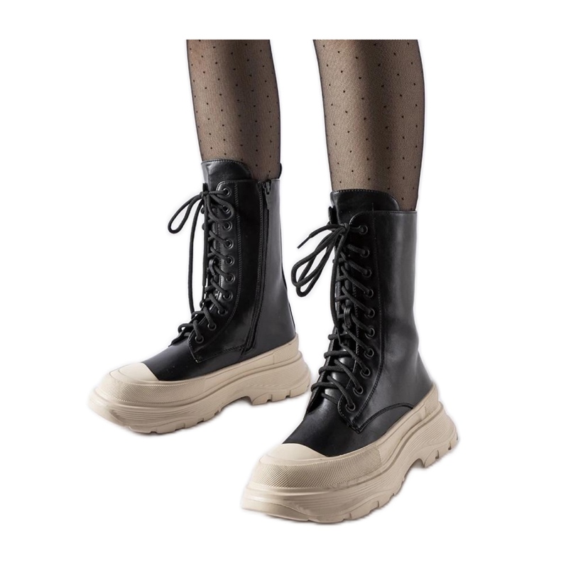 Černé dělnické boty se silnou béžovou podrážkou Crosia - Solea černá