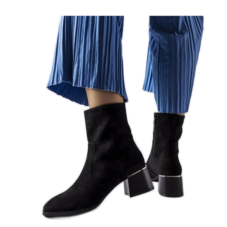 Černé kozačky s perforovaným svrškem Cavallo - Solea černá