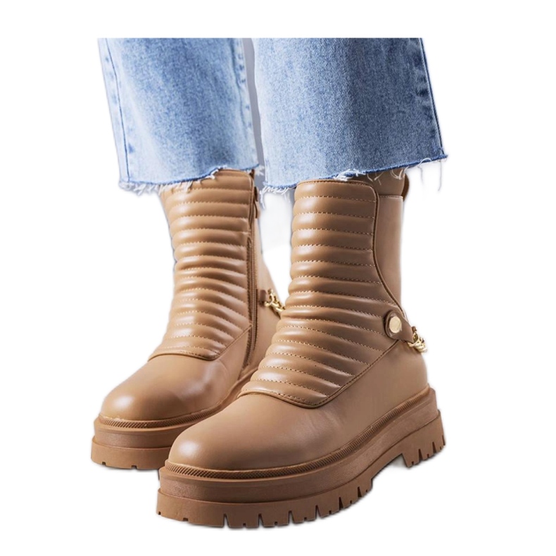 Béžové zateplené kotníkové boty s řetízkem od Pareda - Solea Béžové zateplené kotníkové boty s řetízkem od Pareda - Solea