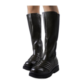 Zelené kozačky s prošíváním zelený