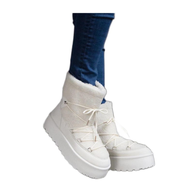 Bílé sněhule na platformě s kožíškem bílý