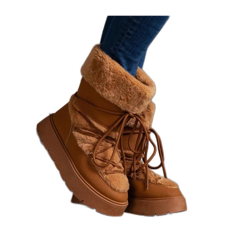 Hnědé zateplené sněhule zdobené kožíškem hnědý