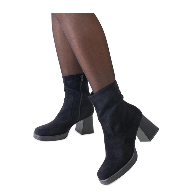 Černé kotníkové boty s hranatou špičkou, eko semiš černá