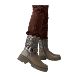 Zelené zateplené kotníkové boty s ozdobným páskem zelená