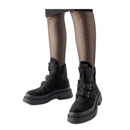 Černé kotníkové boty na platformě s přezkami černý