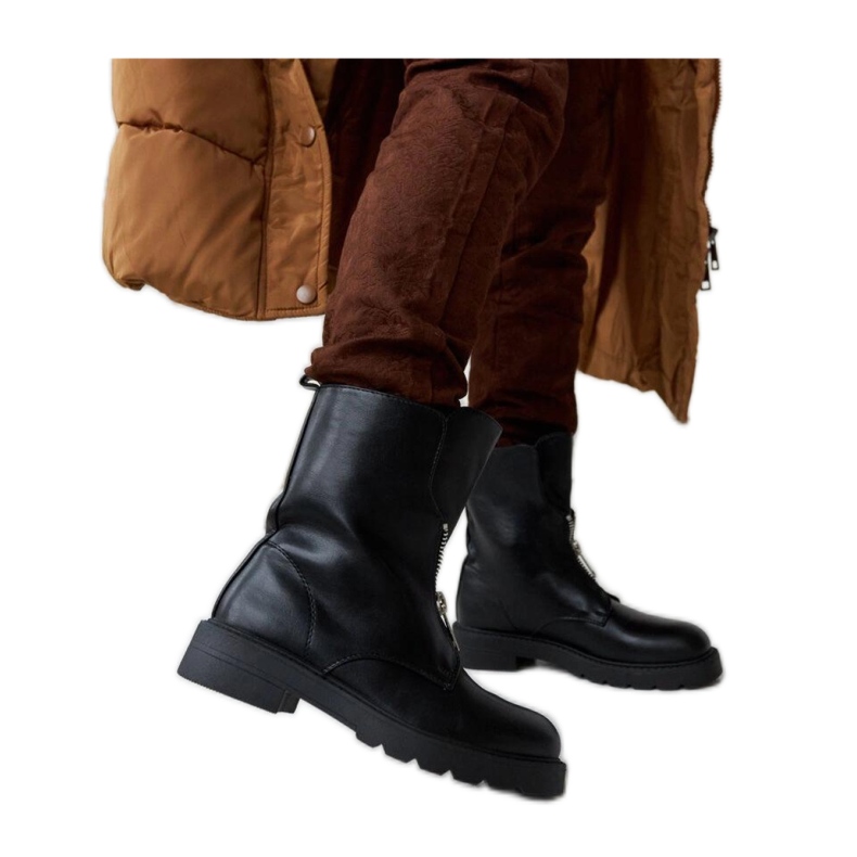 Černé zateplené kotníkové boty na zip černá