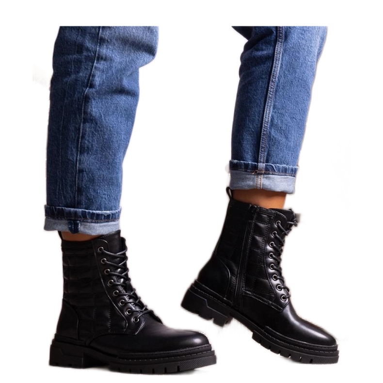 Černé prošívané tenisky černá