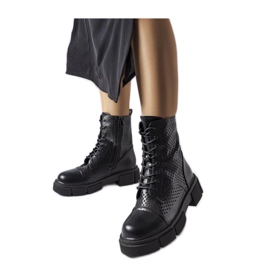 Černé prolamované boty černý