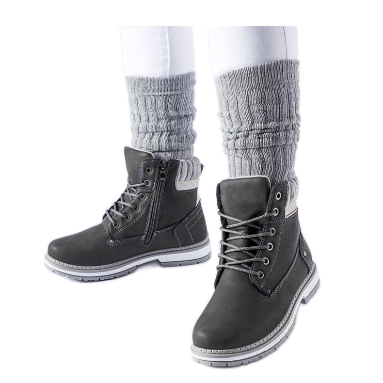 Šedé, izolované turistické boty šedá