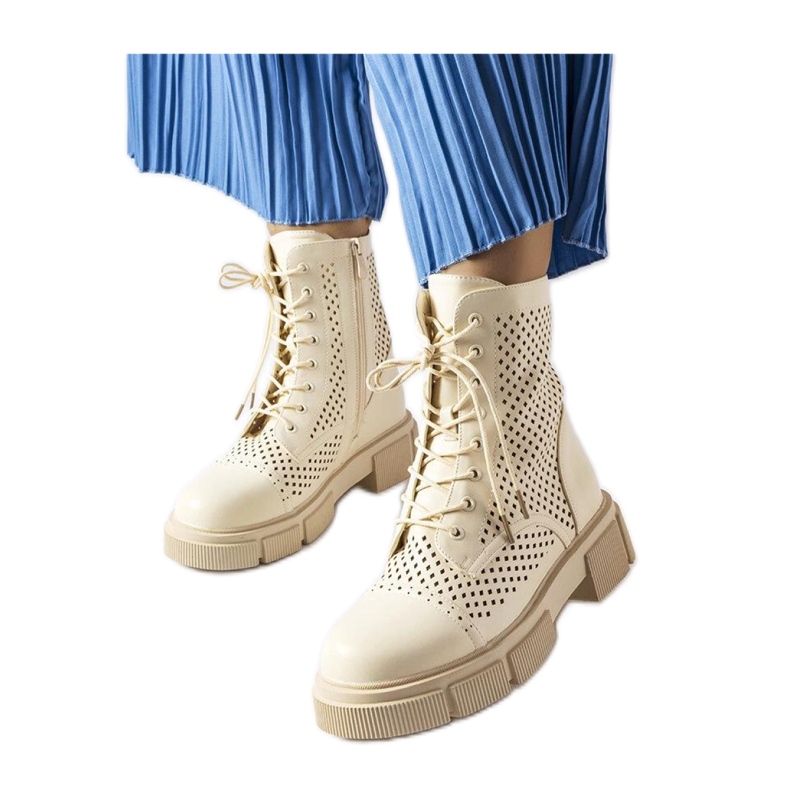 Béžové prolamované boty béžový