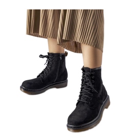 Černé dělnice z ekologického semiše černý