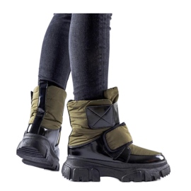 Zelené zateplené sněhule zelený