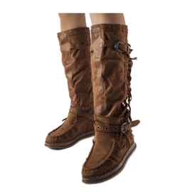 Hnědé kozačky s vnitřním klínem hnědý