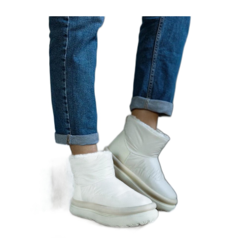 Béžové teplé sněhule na platformě béžový