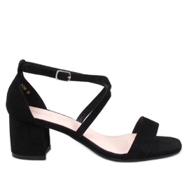 Černé sandály na nízkém podpatku černá