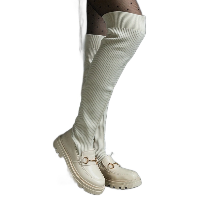 Světle béžové kozačky s pružným svrškem a plochým podpatkem béžový