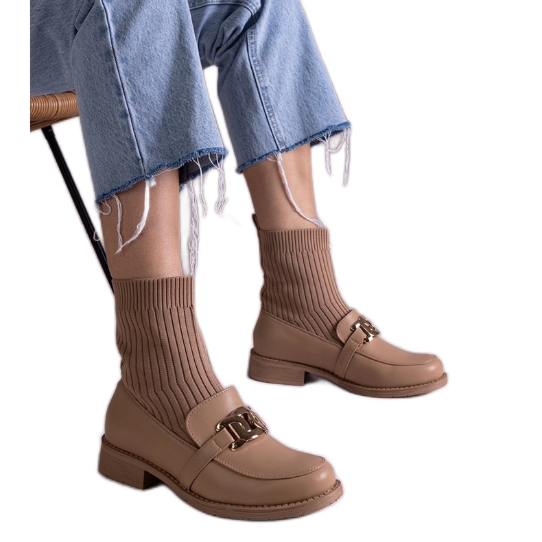 Tmavě béžové kotníkové boty s látkovým svrškem béžový