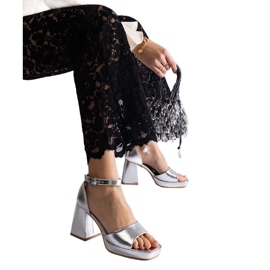 Silver dámské sandály s masivní kovovou patou stříbrný