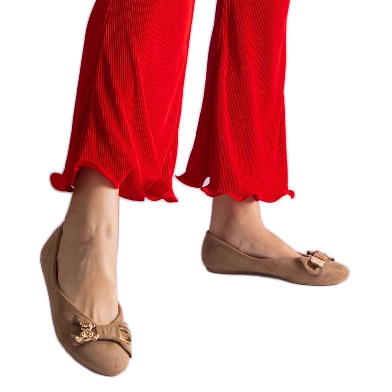 Béžové balerínky zdobené mašlí a broží béžový