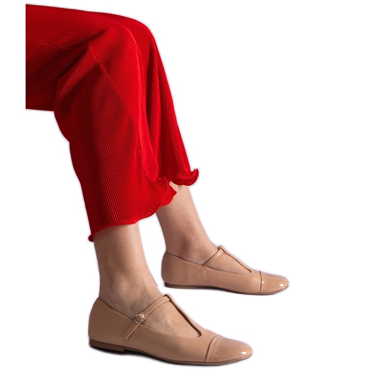 Béžové balerínky s patentovanou špičkou, zapínání na přezku béžový Béžové balerínky s patentovanou špičkou, zapínání na přezku béžový